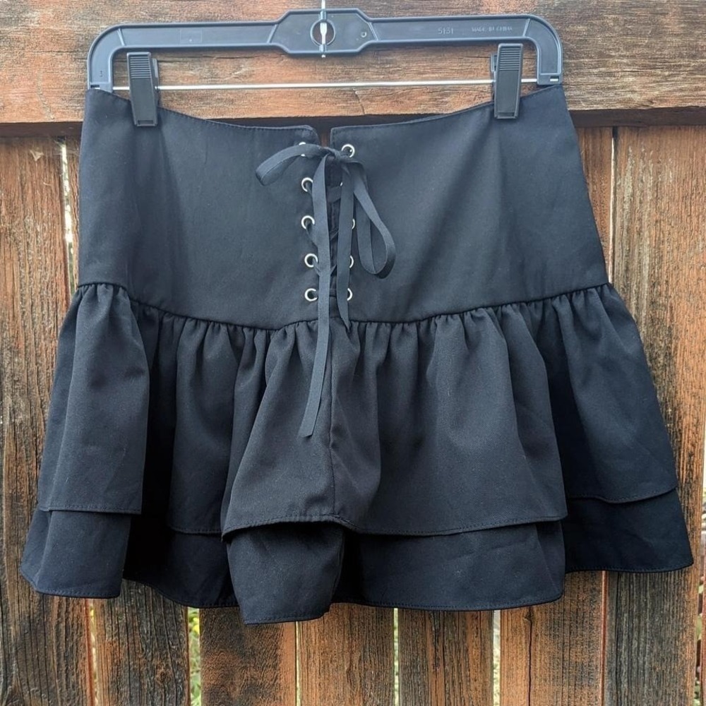 Black Gothic Ruffle Mini Skirt Medium Lace‎ Up Alt-Goth Flounce Alternative - Picture 2 of 5